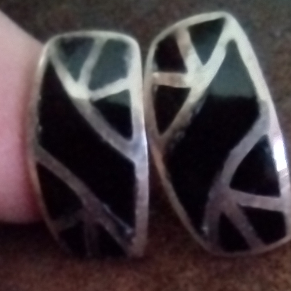 Elegant Black and Silver Women's Ring